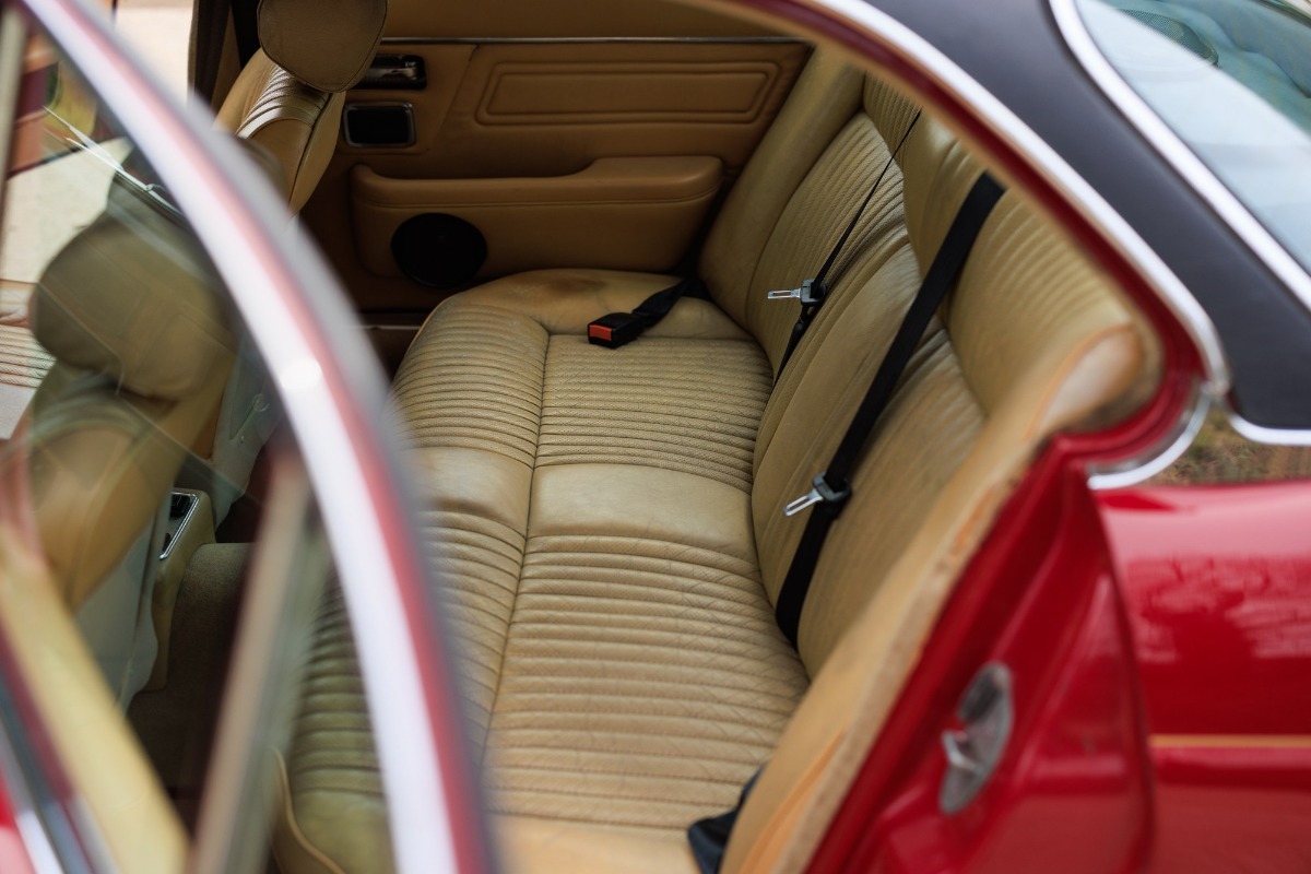 1974 Jaguar XJ6 Image 4